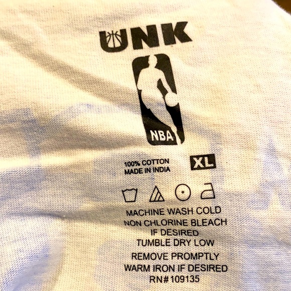 Short sleeve crew neck 2011 nba all star shirt featuring Disney characters - Picture 3 of 7